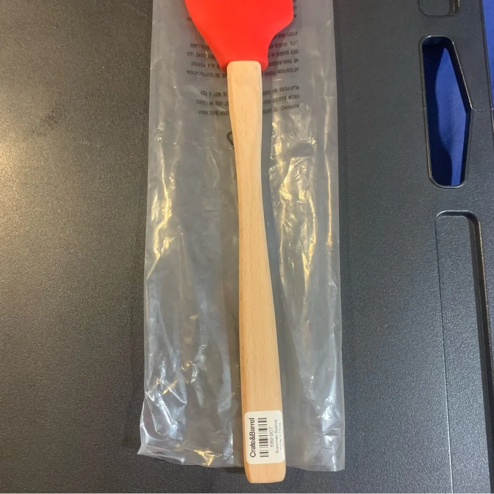 Crate & Barrel Snowmen Spatula Red Silicone with Wooden Handle Christmas NWT
